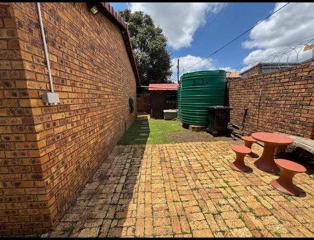 2 BEDROOM CLUSTER FOR SALE IN POMONA